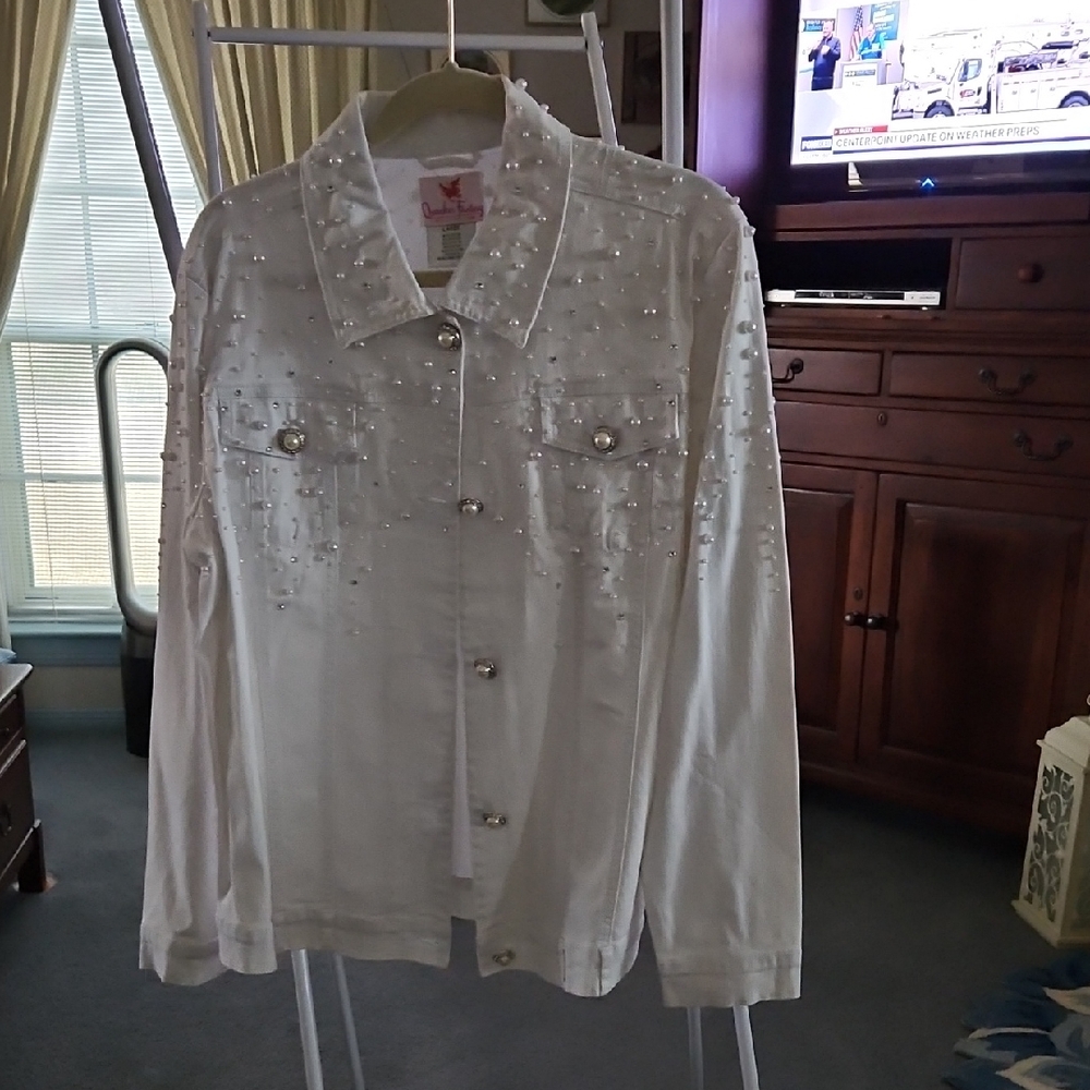 Quacker Factory Elegant White Jacket